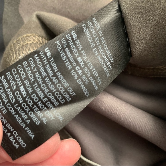 WHBM White House Black Market Runway Leggings in Camouflage - Picture 11 of 12